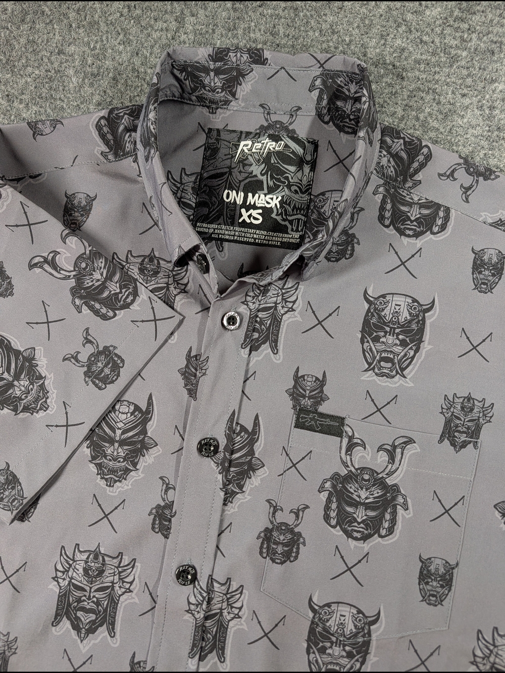 Retro Rifle Oni Mask Samurai Gray Short-Sleeve Button-Down Shirt Mens XS